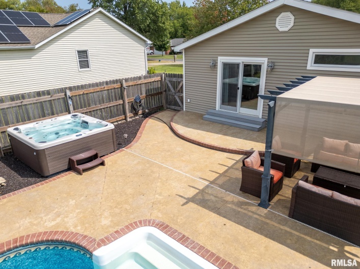 611 CRAB ORCHARD Boulevard, Carterville, Illinois 62918, 3 Bedrooms Bedrooms, 0 ,2 BathroomsBathrooms,Residential,For Sale,CRAB ORCHARD,0,RMAEB459625