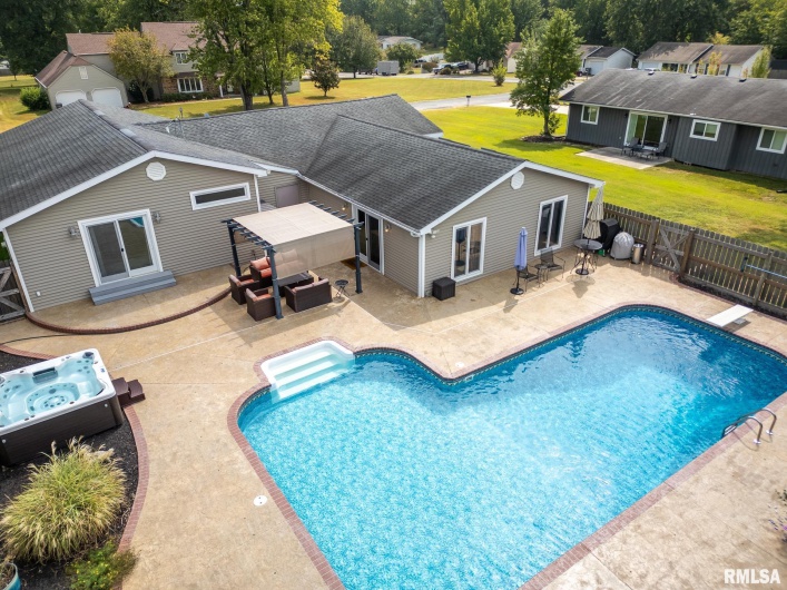 611 CRAB ORCHARD Boulevard, Carterville, Illinois 62918, 3 Bedrooms Bedrooms, 0 ,2 BathroomsBathrooms,Residential,For Sale,CRAB ORCHARD,0,RMAEB459625