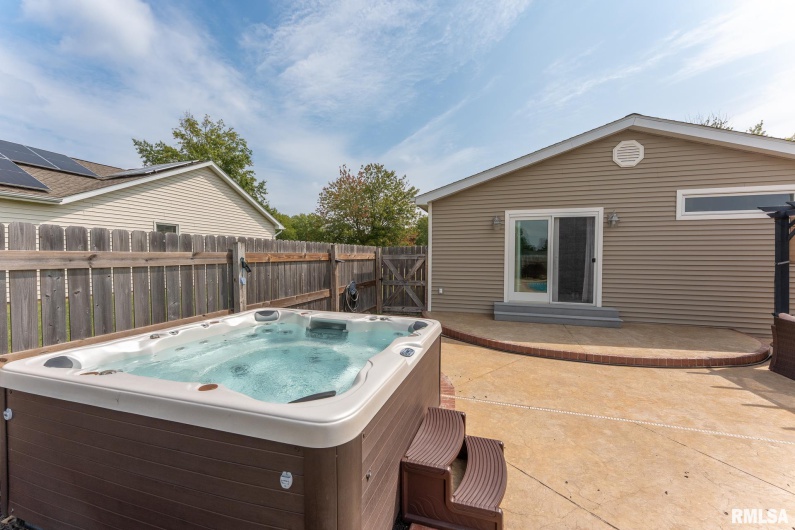 611 CRAB ORCHARD Boulevard, Carterville, Illinois 62918, 3 Bedrooms Bedrooms, 0 ,2 BathroomsBathrooms,Residential,For Sale,CRAB ORCHARD,0,RMAEB459625