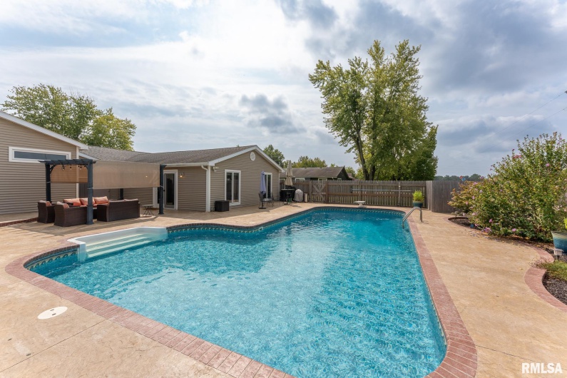 611 CRAB ORCHARD Boulevard, Carterville, Illinois 62918, 3 Bedrooms Bedrooms, 0 ,2 BathroomsBathrooms,Residential,For Sale,CRAB ORCHARD,0,RMAEB459625