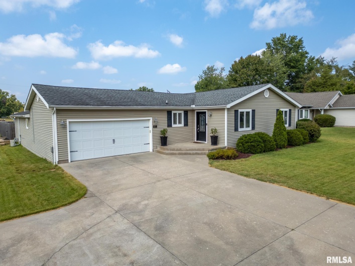 611 CRAB ORCHARD Boulevard, Carterville, Illinois 62918, 3 Bedrooms Bedrooms, 0 ,2 BathroomsBathrooms,Residential,For Sale,CRAB ORCHARD,0,RMAEB459625