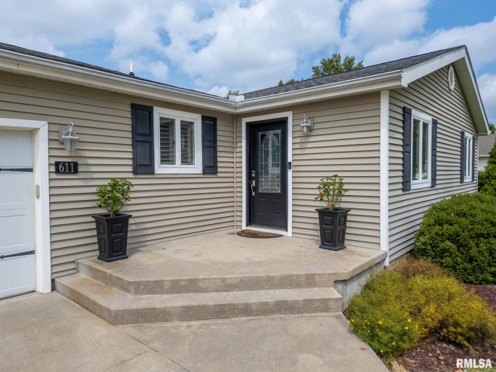 611 CRAB ORCHARD Boulevard, Carterville, Illinois 62918, 3 Bedrooms Bedrooms, 0 ,2 BathroomsBathrooms,Residential,For Sale,CRAB ORCHARD,0,RMAEB459625