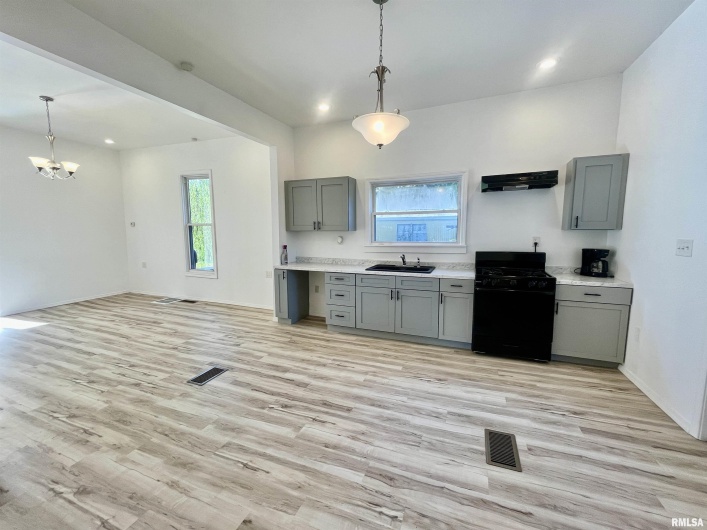 1302 CATHERINE Street, Metropolis, Illinois 62960, 2 Bedrooms Bedrooms, 0 ,1 BathroomBathrooms,Residential,For Sale,CATHERINE,0,RMAEB459630