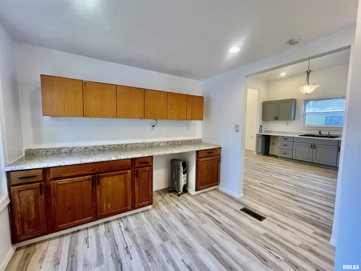 1302 CATHERINE Street, Metropolis, Illinois 62960, 2 Bedrooms Bedrooms, 0 ,1 BathroomBathrooms,Residential,For Sale,CATHERINE,0,RMAEB459630