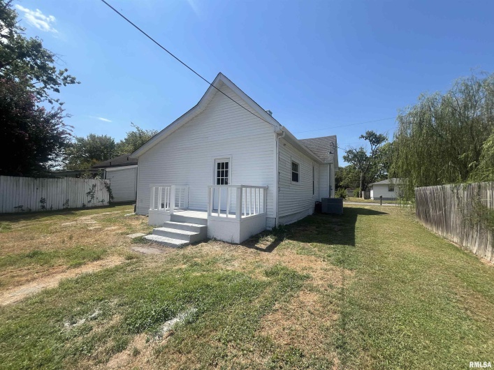 1302 CATHERINE Street, Metropolis, Illinois 62960, 2 Bedrooms Bedrooms, 0 ,1 BathroomBathrooms,Residential,For Sale,CATHERINE,0,RMAEB459630