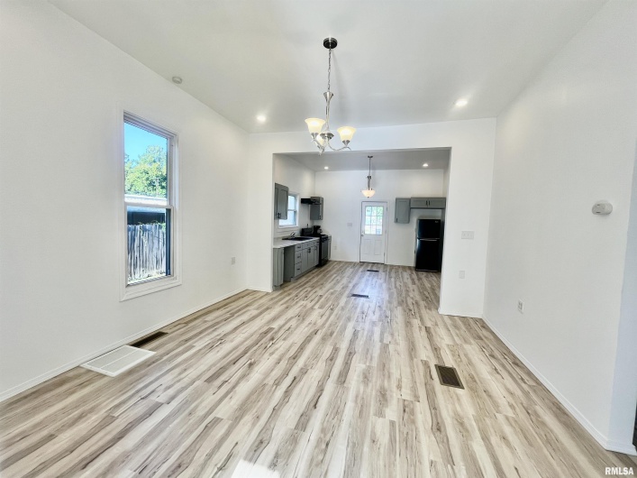 1302 CATHERINE Street, Metropolis, Illinois 62960, 2 Bedrooms Bedrooms, 0 ,1 BathroomBathrooms,Residential,For Sale,CATHERINE,0,RMAEB459630