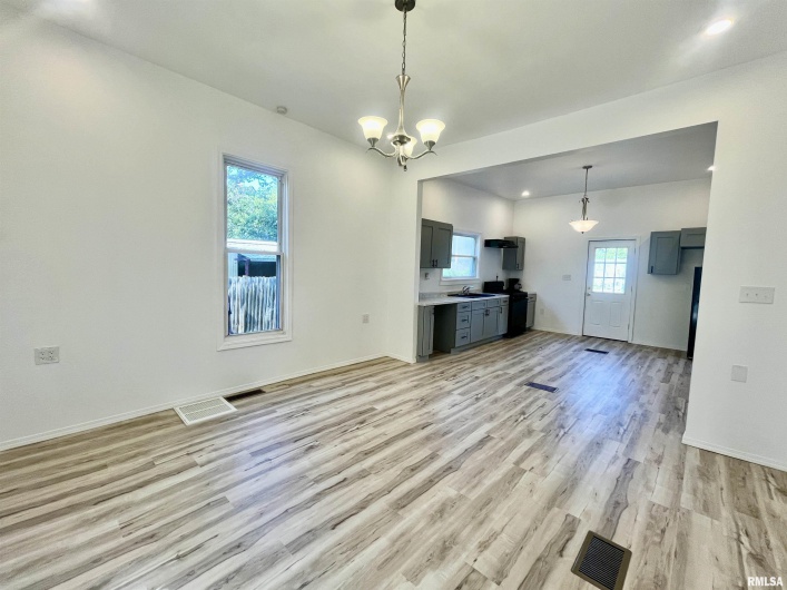 1302 CATHERINE Street, Metropolis, Illinois 62960, 2 Bedrooms Bedrooms, 0 ,1 BathroomBathrooms,Residential,For Sale,CATHERINE,0,RMAEB459630