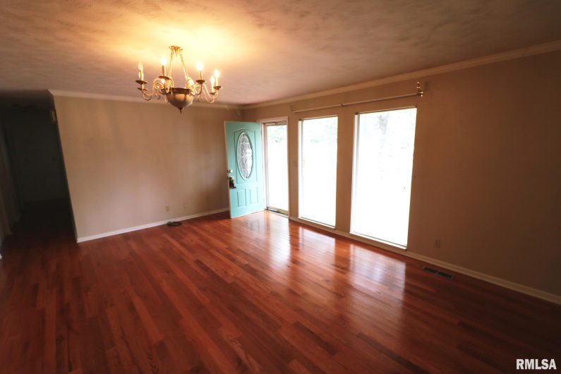 101 Lingale Street, Marion, Illinois 62959, 3 Bedrooms Bedrooms, 0 ,2 BathroomsBathrooms,Residential,For Sale,Lingale,0,RMAEB459628