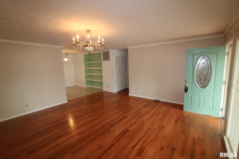 101 Lingale Street, Marion, Illinois 62959, 3 Bedrooms Bedrooms, 0 ,2 BathroomsBathrooms,Residential,For Sale,Lingale,0,RMAEB459628