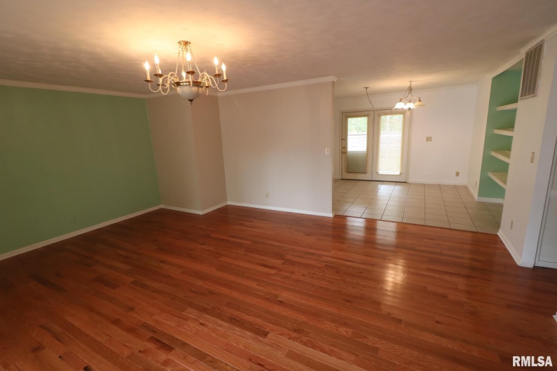 101 Lingale Street, Marion, Illinois 62959, 3 Bedrooms Bedrooms, 0 ,2 BathroomsBathrooms,Residential,For Sale,Lingale,0,RMAEB459628