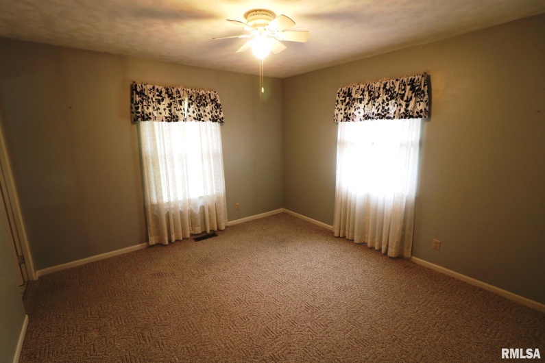 101 Lingale Street, Marion, Illinois 62959, 3 Bedrooms Bedrooms, 0 ,2 BathroomsBathrooms,Residential,For Sale,Lingale,0,RMAEB459628