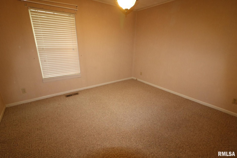 101 Lingale Street, Marion, Illinois 62959, 3 Bedrooms Bedrooms, 0 ,2 BathroomsBathrooms,Residential,For Sale,Lingale,0,RMAEB459628