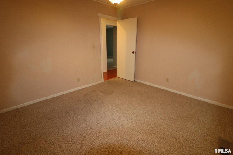 101 Lingale Street, Marion, Illinois 62959, 3 Bedrooms Bedrooms, 0 ,2 BathroomsBathrooms,Residential,For Sale,Lingale,0,RMAEB459628