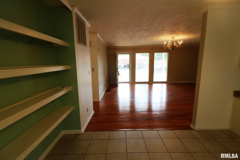 101 Lingale Street, Marion, Illinois 62959, 3 Bedrooms Bedrooms, 0 ,2 BathroomsBathrooms,Residential,For Sale,Lingale,0,RMAEB459628