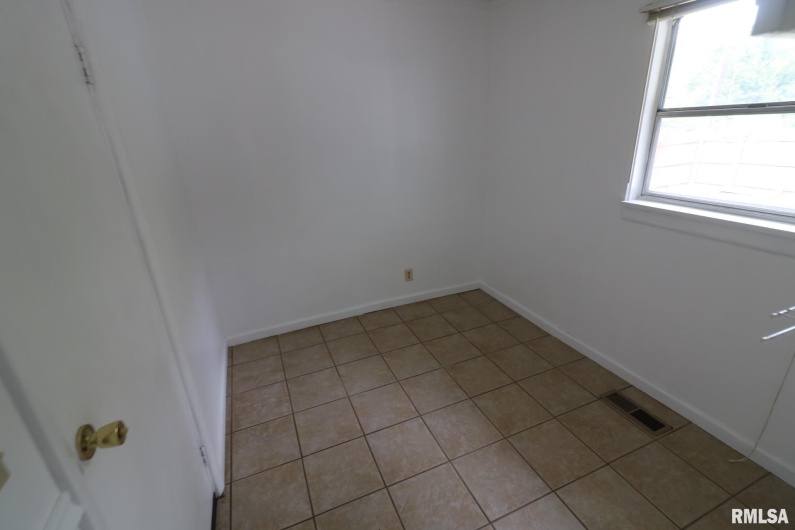 101 Lingale Street, Marion, Illinois 62959, 3 Bedrooms Bedrooms, 0 ,2 BathroomsBathrooms,Residential,For Sale,Lingale,0,RMAEB459628