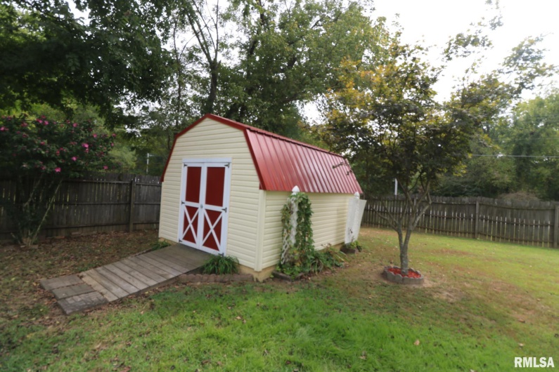 101 Lingale Street, Marion, Illinois 62959, 3 Bedrooms Bedrooms, 0 ,2 BathroomsBathrooms,Residential,For Sale,Lingale,0,RMAEB459628