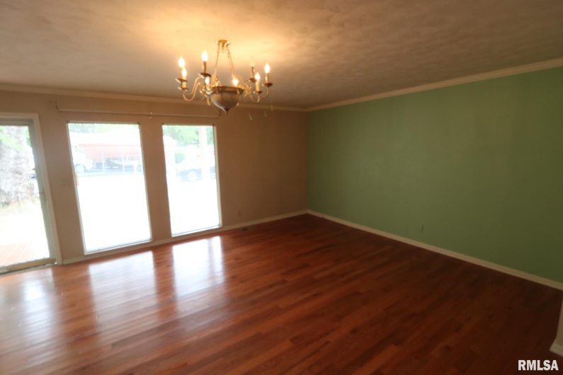 101 Lingale Street, Marion, Illinois 62959, 3 Bedrooms Bedrooms, 0 ,2 BathroomsBathrooms,Residential,For Sale,Lingale,0,RMAEB459628