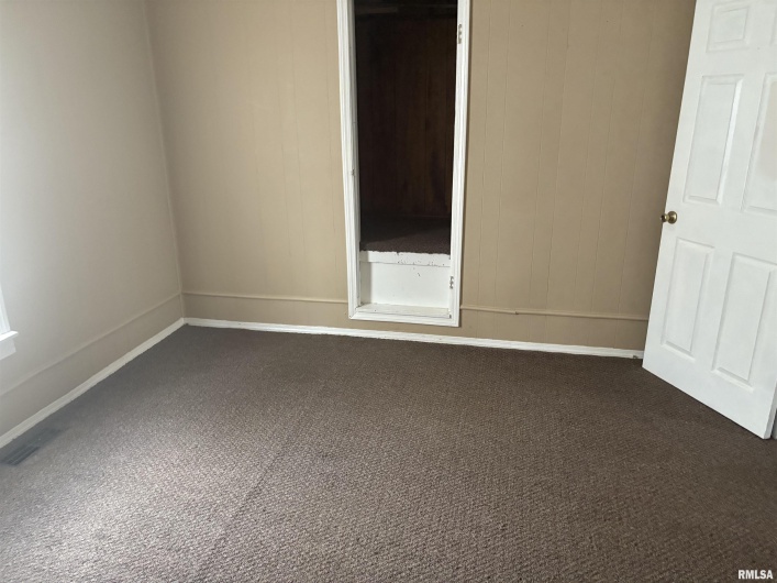 2142 HERBERT Street, Murphysboro, Illinois 62966, 3 Bedrooms Bedrooms, 0 ,1 BathroomBathrooms,Residential,For Sale,HERBERT,0,RMAEB459633