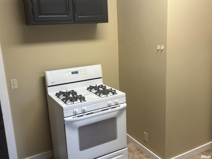 2142 HERBERT Street, Murphysboro, Illinois 62966, 3 Bedrooms Bedrooms, 0 ,1 BathroomBathrooms,Residential,For Sale,HERBERT,0,RMAEB459633