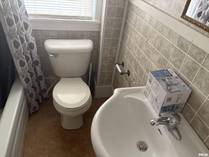 2142 HERBERT Street, Murphysboro, Illinois 62966, 3 Bedrooms Bedrooms, 0 ,1 BathroomBathrooms,Residential,For Sale,HERBERT,0,RMAEB459633