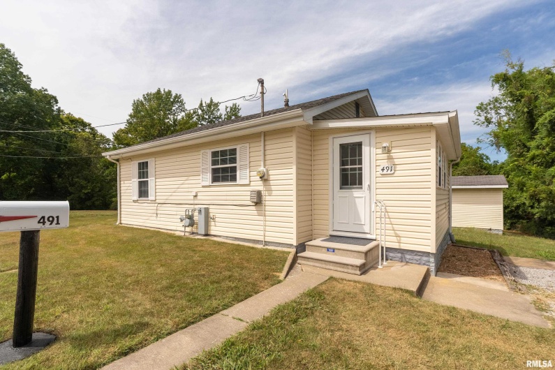 491 WELLS Road, Murphysboro, Illinois 62966, 2 Bedrooms Bedrooms, 0 ,1 BathroomBathrooms,Residential,For Sale,WELLS,0,RMAEB459634