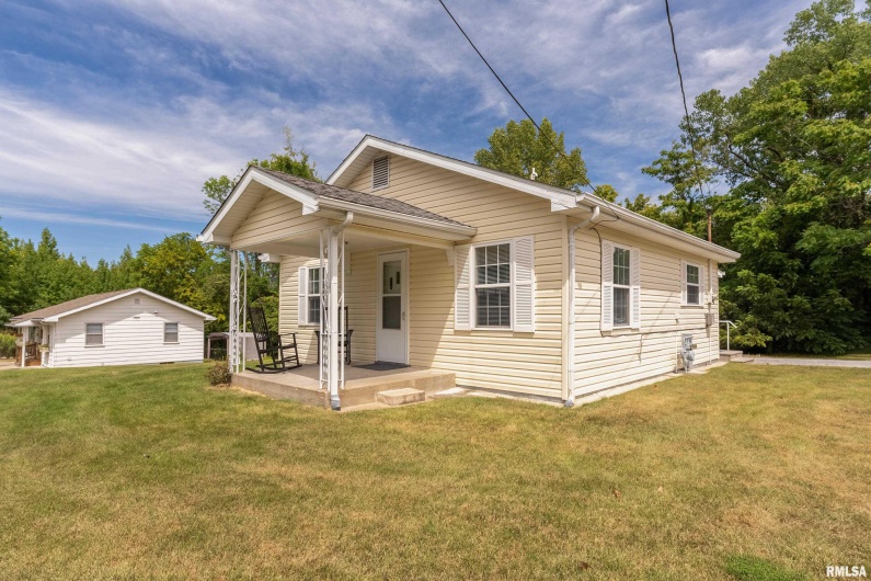 491 WELLS Road, Murphysboro, Illinois 62966, 2 Bedrooms Bedrooms, 0 ,1 BathroomBathrooms,Residential,For Sale,WELLS,0,RMAEB459634