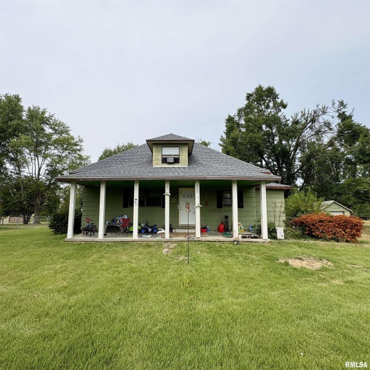 800 Giant City Road, Carbondale, Illinois 62901, 3 Bedrooms Bedrooms, 0 ,1 BathroomBathrooms,Residential,For Sale,Giant City,0,RMAEB459639