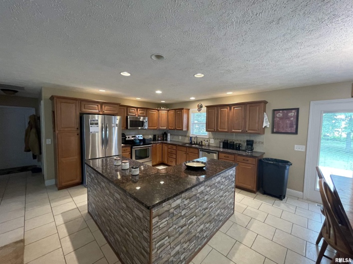 15744 Ciara Road, Marion, Illinois 62959, 3 Bedrooms Bedrooms, 0 ,2 BathroomsBathrooms,Residential,For Sale,Ciara,0,RMAQC4267152
