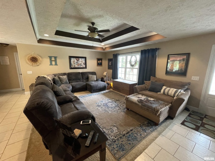 15744 Ciara Road, Marion, Illinois 62959, 3 Bedrooms Bedrooms, 0 ,2 BathroomsBathrooms,Residential,For Sale,Ciara,0,RMAQC4267152
