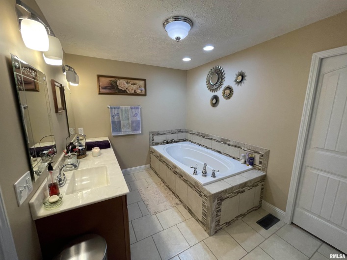 15744 Ciara Road, Marion, Illinois 62959, 3 Bedrooms Bedrooms, 0 ,2 BathroomsBathrooms,Residential,For Sale,Ciara,0,RMAQC4267152