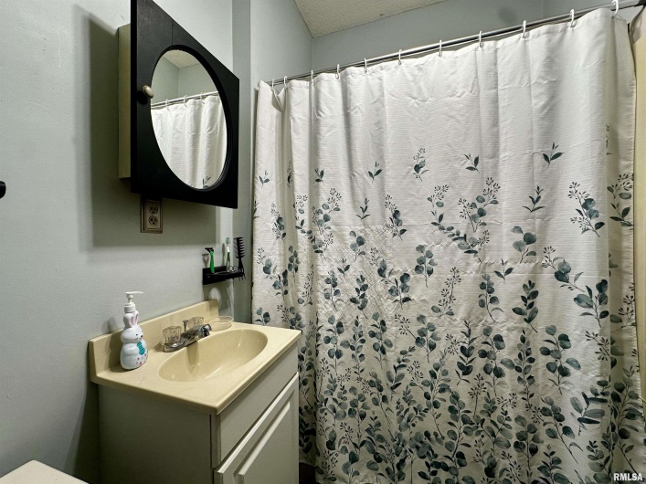 305 LINCOLN Street, Harrisburg, Illinois 62946, 2 Bedrooms Bedrooms, 0 ,1 BathroomBathrooms,Residential,For Sale,LINCOLN,0,RMAQC4267159