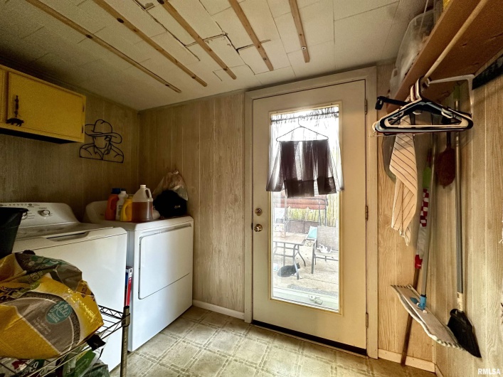 305 LINCOLN Street, Harrisburg, Illinois 62946, 2 Bedrooms Bedrooms, 0 ,1 BathroomBathrooms,Residential,For Sale,LINCOLN,0,RMAQC4267159