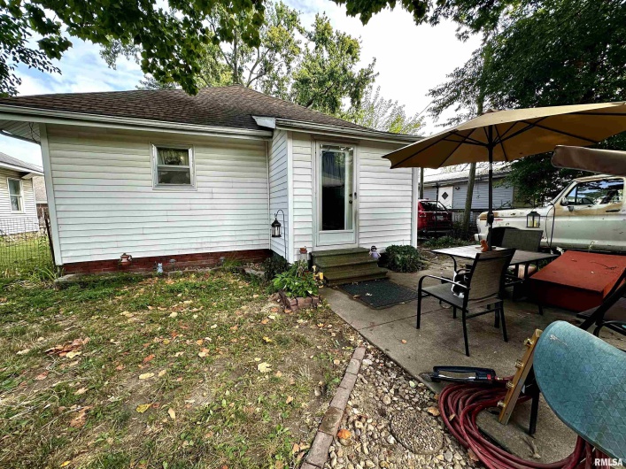 305 LINCOLN Street, Harrisburg, Illinois 62946, 2 Bedrooms Bedrooms, 0 ,1 BathroomBathrooms,Residential,For Sale,LINCOLN,0,RMAQC4267159