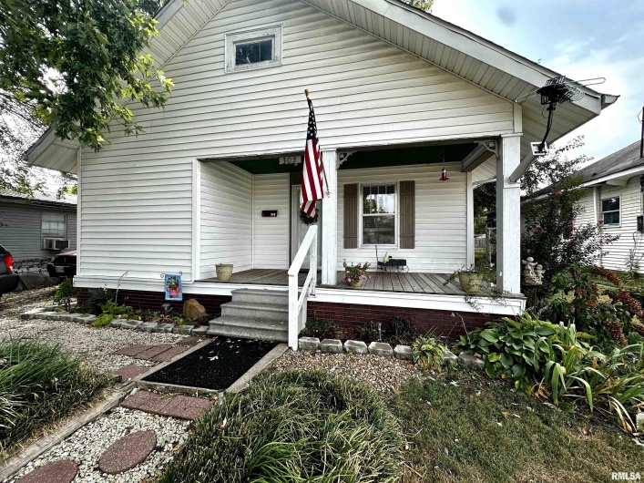 305 LINCOLN Street, Harrisburg, Illinois 62946, 2 Bedrooms Bedrooms, 0 ,1 BathroomBathrooms,Residential,For Sale,LINCOLN,0,RMAQC4267159