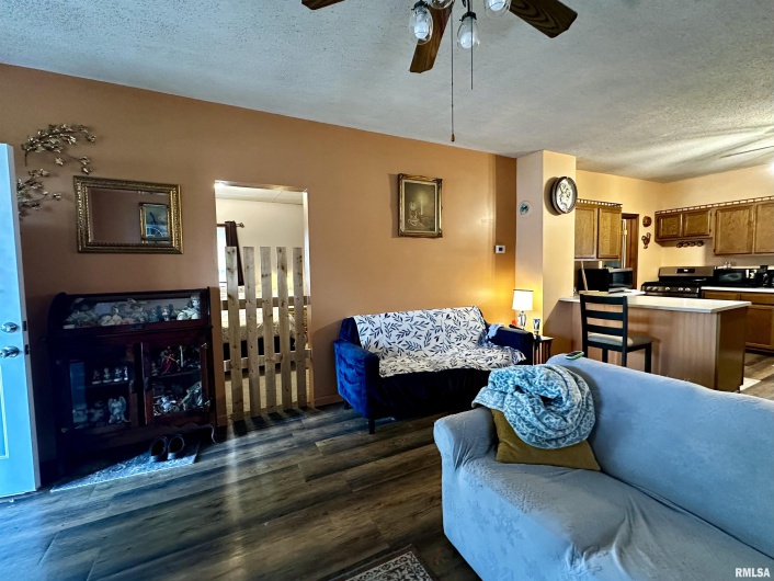 305 LINCOLN Street, Harrisburg, Illinois 62946, 2 Bedrooms Bedrooms, 0 ,1 BathroomBathrooms,Residential,For Sale,LINCOLN,0,RMAQC4267159
