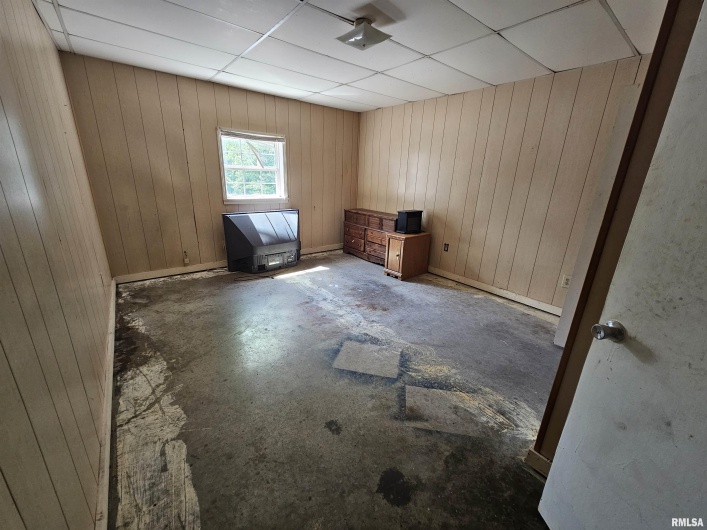 1429 10TH Street, Metropolis, Illinois 62960, 5 Bedrooms Bedrooms, 0 ,3 BathroomsBathrooms,Residential,For Sale,10TH,0,RMAEB457682