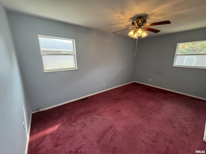 800 DOGWOOD Lane, Marion, Illinois 62959, 3 Bedrooms Bedrooms, 0 ,2 BathroomsBathrooms,Residential,For Sale,DOGWOOD,0,RMAEB459646