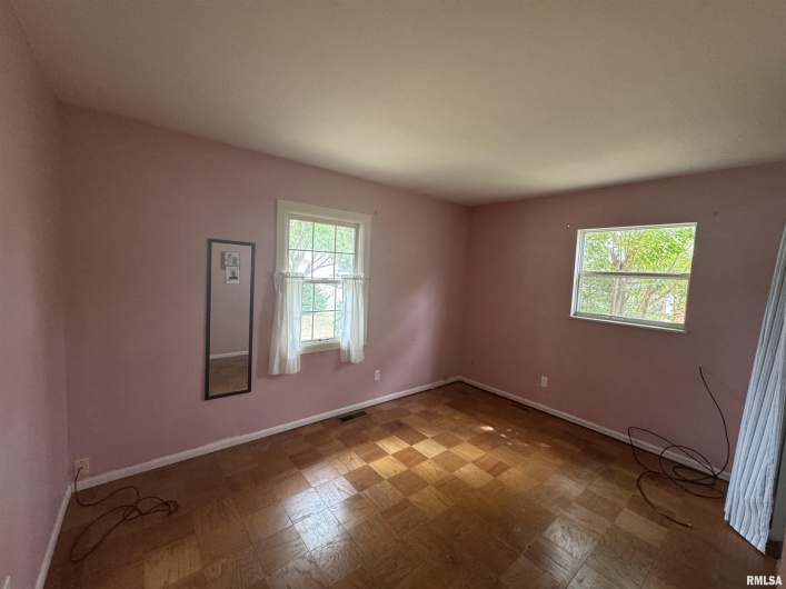 800 DOGWOOD Lane, Marion, Illinois 62959, 3 Bedrooms Bedrooms, 0 ,2 BathroomsBathrooms,Residential,For Sale,DOGWOOD,0,RMAEB459646