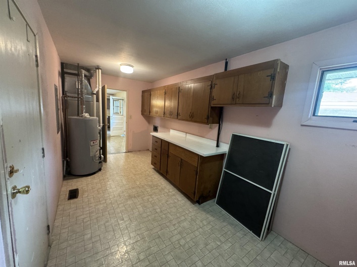 800 DOGWOOD Lane, Marion, Illinois 62959, 3 Bedrooms Bedrooms, 0 ,2 BathroomsBathrooms,Residential,For Sale,DOGWOOD,0,RMAEB459646