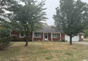 800 DOGWOOD Lane, Marion, Illinois 62959, 3 Bedrooms Bedrooms, 0 ,2 BathroomsBathrooms,Residential,For Sale,DOGWOOD,0,RMAEB459646