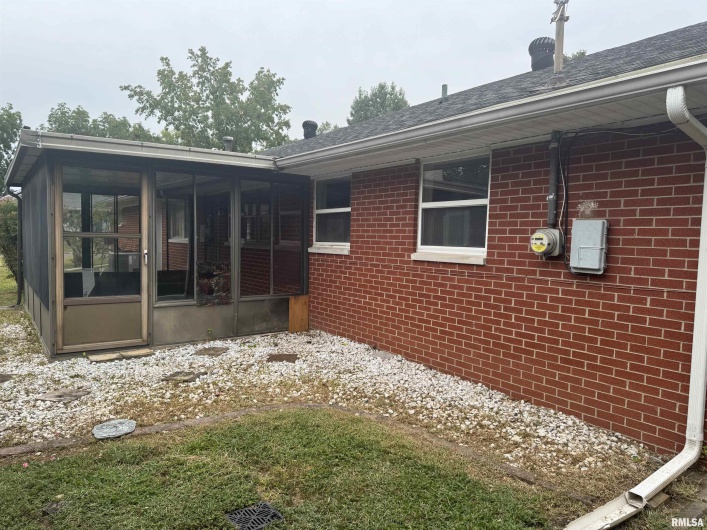 800 DOGWOOD Lane, Marion, Illinois 62959, 3 Bedrooms Bedrooms, 0 ,2 BathroomsBathrooms,Residential,For Sale,DOGWOOD,0,RMAEB459646