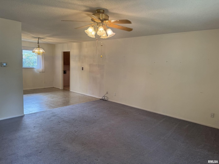 800 DOGWOOD Lane, Marion, Illinois 62959, 3 Bedrooms Bedrooms, 0 ,2 BathroomsBathrooms,Residential,For Sale,DOGWOOD,0,RMAEB459646