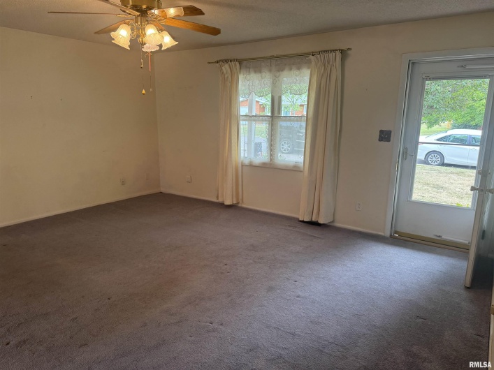 800 DOGWOOD Lane, Marion, Illinois 62959, 3 Bedrooms Bedrooms, 0 ,2 BathroomsBathrooms,Residential,For Sale,DOGWOOD,0,RMAEB459646