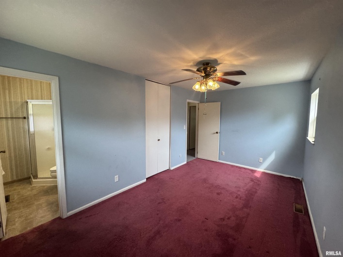 800 DOGWOOD Lane, Marion, Illinois 62959, 3 Bedrooms Bedrooms, 0 ,2 BathroomsBathrooms,Residential,For Sale,DOGWOOD,0,RMAEB459646