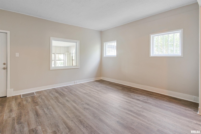 208 10TH Street, Herrin, Illinois 62948, 2 Bedrooms Bedrooms, 0 ,1 BathroomBathrooms,Residential,For Sale,10TH,0,RMAEB459510