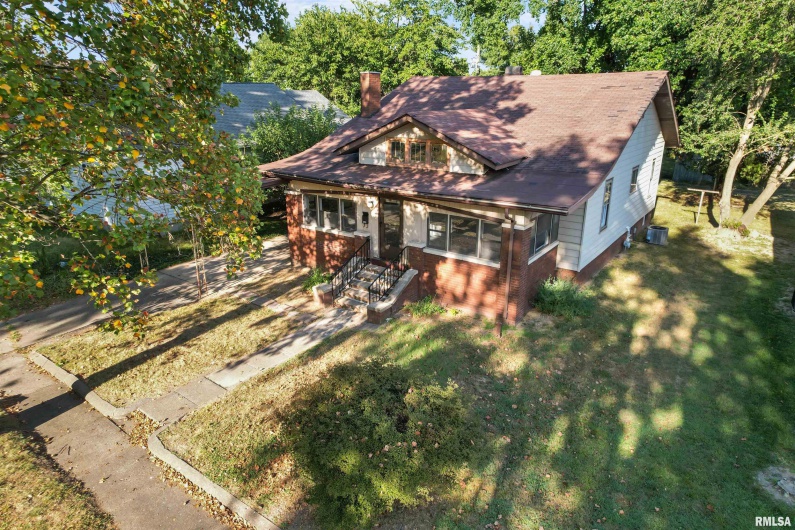 208 10TH Street, Herrin, Illinois 62948, 2 Bedrooms Bedrooms, 0 ,1 BathroomBathrooms,Residential,For Sale,10TH,0,RMAEB459510