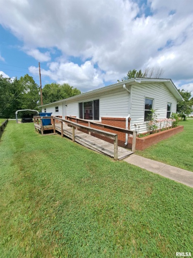 210 CHESTNUT Street, DeSoto, Illinois 62924, 3 Bedrooms Bedrooms, 0 ,1 BathroomBathrooms,Residential,For Sale,CHESTNUT,0,RMAQC4267182
