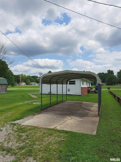 210 CHESTNUT Street, DeSoto, Illinois 62924, 3 Bedrooms Bedrooms, 0 ,1 BathroomBathrooms,Residential,For Sale,CHESTNUT,0,RMAQC4267182