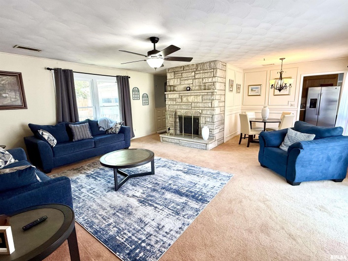602 CEDAR Lane, Marion, Illinois 62959, 3 Bedrooms Bedrooms, 0 ,2 BathroomsBathrooms,Residential,For Sale,CEDAR,0,RMAEB459653