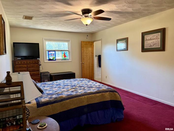 602 CEDAR Lane, Marion, Illinois 62959, 3 Bedrooms Bedrooms, 0 ,2 BathroomsBathrooms,Residential,For Sale,CEDAR,0,RMAEB459653
